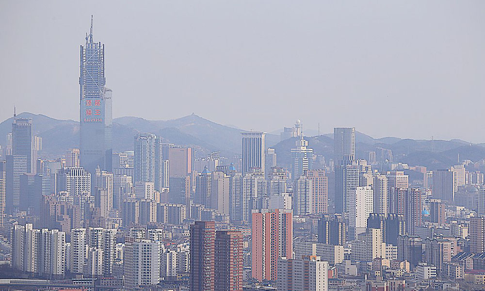 China's top steelmaking city issues 'orange' smog alert