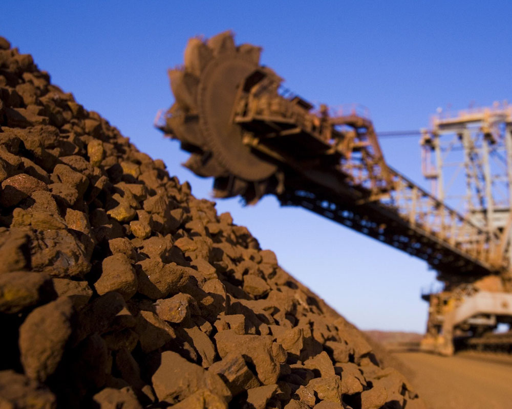 China's steel, iron ore fall on weak demand concerns